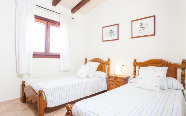 SA FONT - Villa for 6 people in Petra.