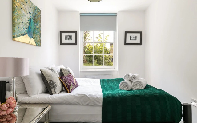 Huge Garden 3-bedroom Modern Apartments in Camden