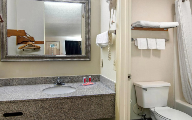 Econo Lodge Inn & Suites near Chickamauga Battlefield