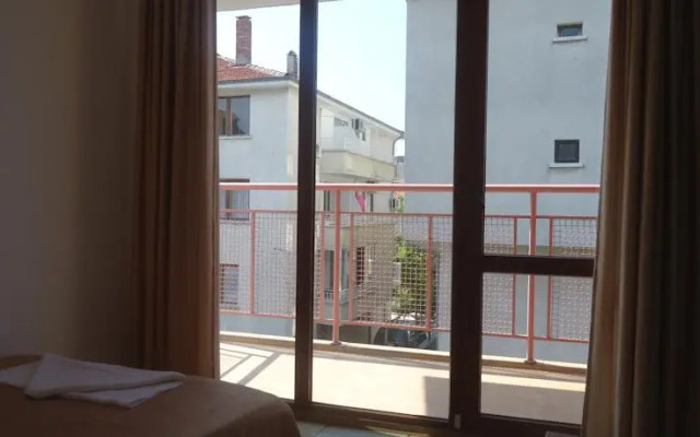 White Rose Family Hotel