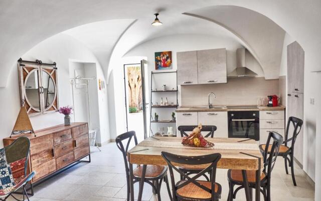 Equorum Prospectus 1 - OSTUNI CENTRO - Guest House