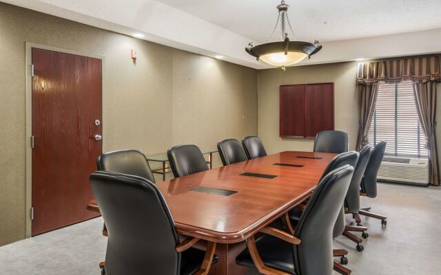 Quality Inn & Suites Quincy - Downtown