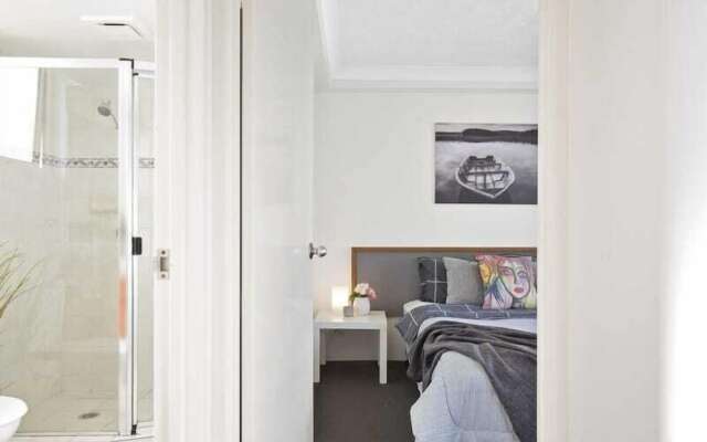Palazzo Colonnades by Coastal Letting Co