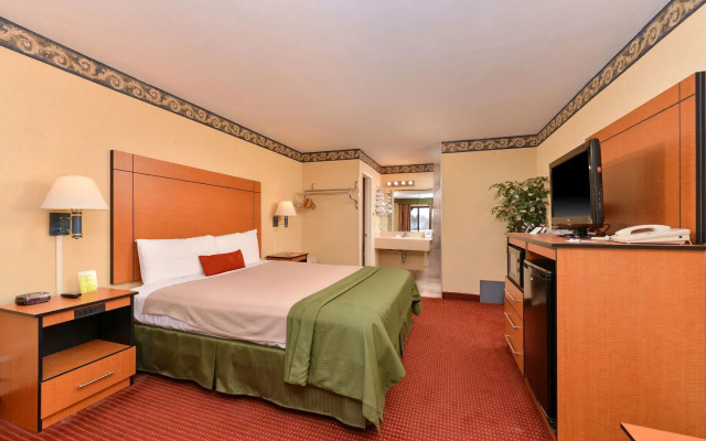 Travelodge by Wyndham San Clemente Beach