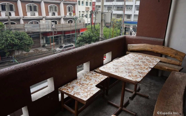 Rooms 498 Hostel