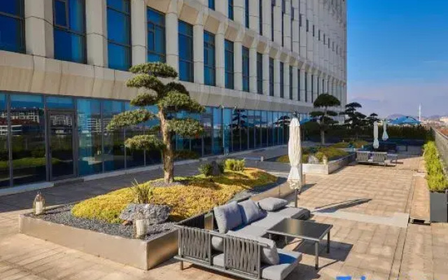 Huaxia Lakeside Resort Hotel