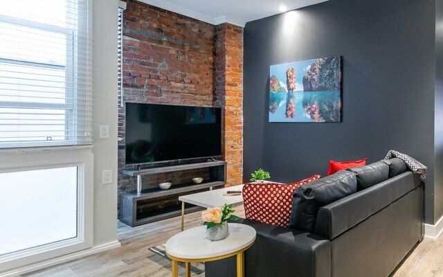 Upscale 2BR Apt - Prime Location w Netflix