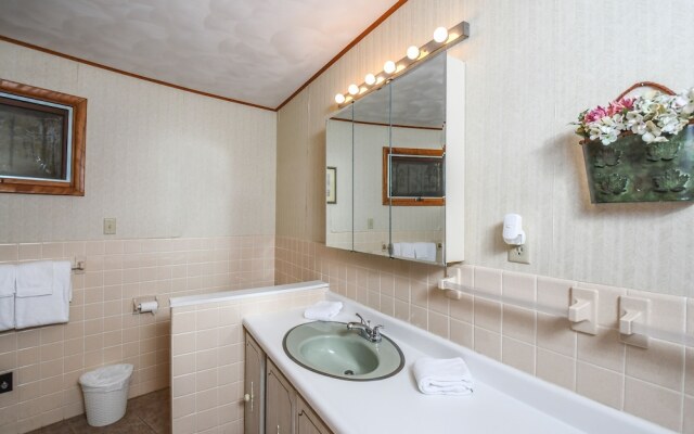 Finn McCool's 5 Bedroom House