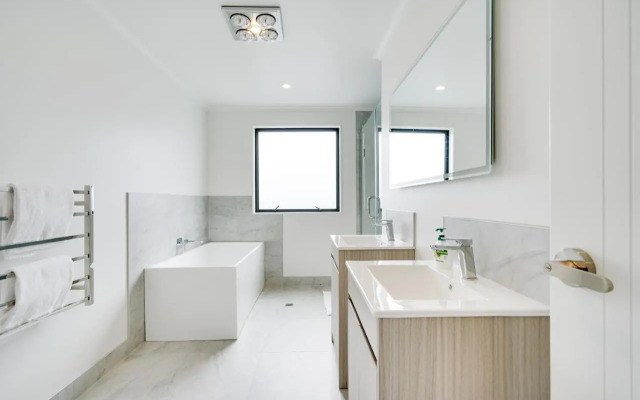Wonderful River View-Brand New Home - 4 Bedrooms