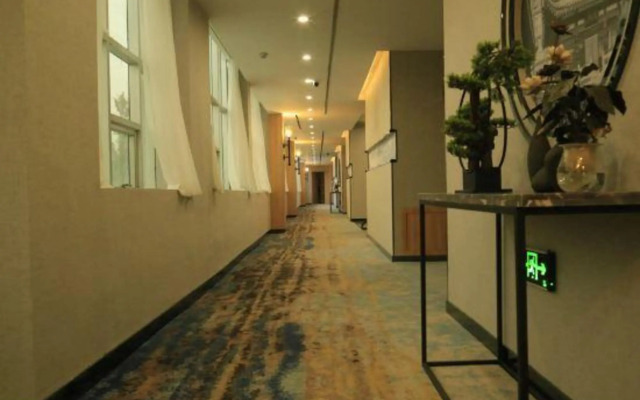 Impression Cloud Gate Hotel