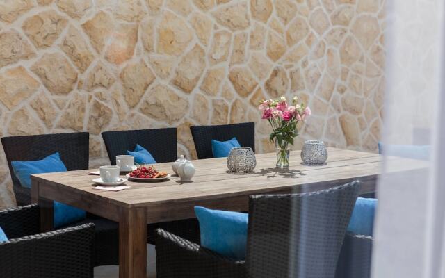 Villa Salt - 10 people, heated pool, Trogir, near beach & Split airport