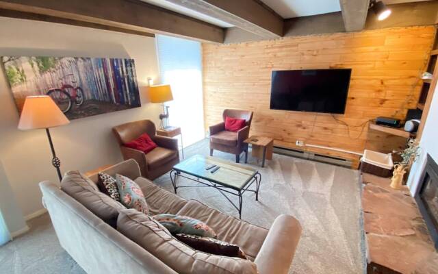 #109 Vail International