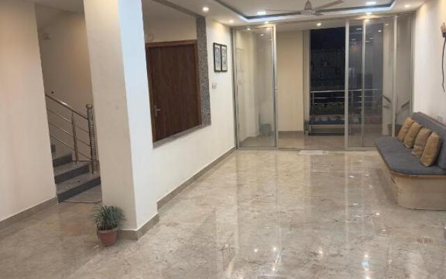 1 Deluxe & Spacious Master Bedroom with attached Washroom & Bathtub