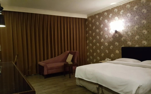 The Riverside Hotel & Motel