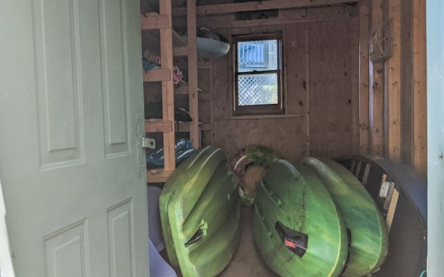 New Listing! The Chocolate W/ Kayaks 2 Bedroom Home