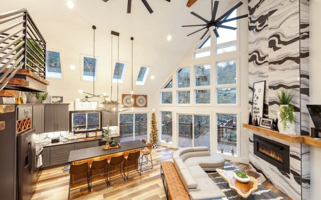 Night Owl 3 Bedroom Cabin by RedAwning