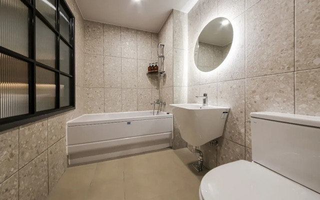 Jeonju Junghwasandong Hotel Intro