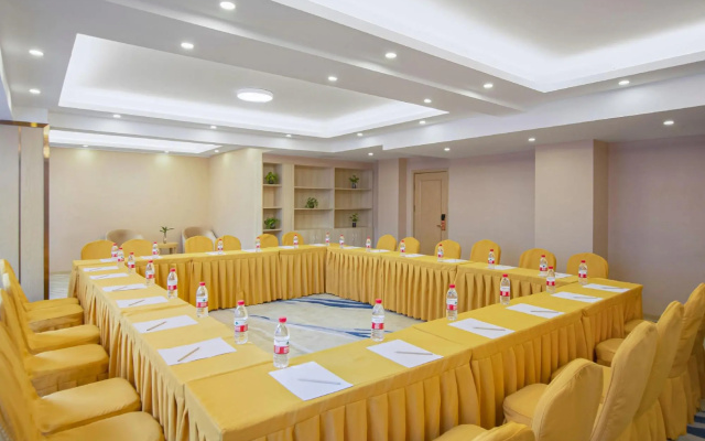 Vienna Hotel (Pu'er High-Speed Railway Station Meizi Lake Park) – Business – Pu'er
