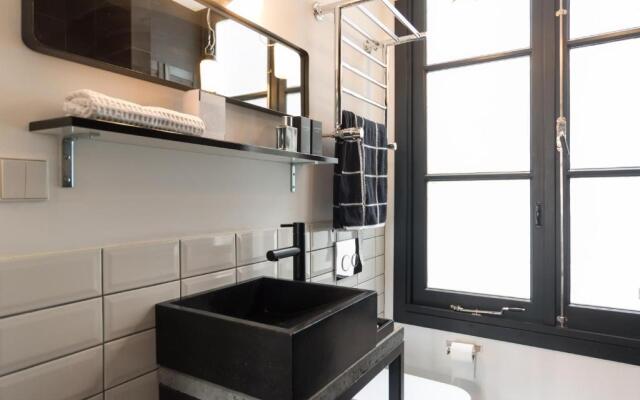 The Black Canal view private studio