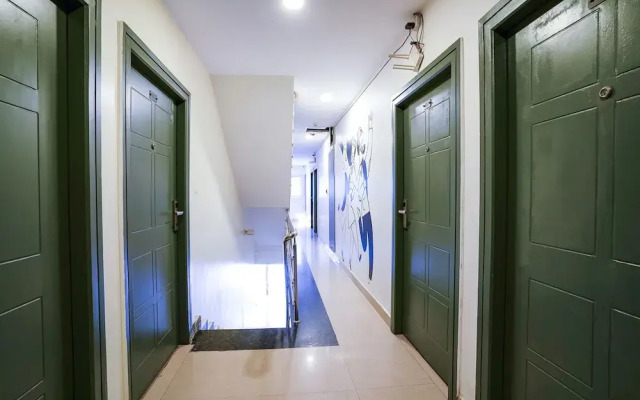 Fabhotel Royal Sterling