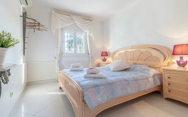 Villa in Empuriabrava With Private Pool & Mooring