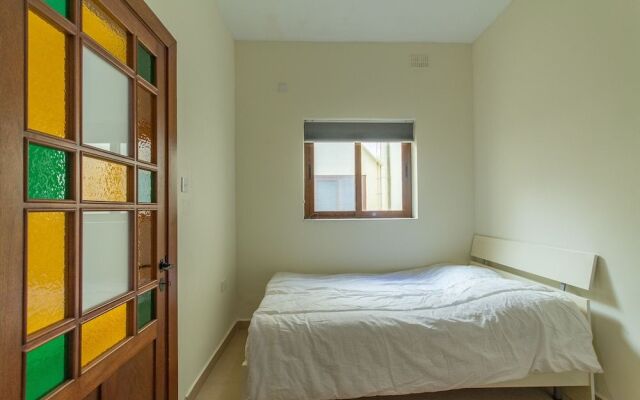 Well Located Townhouse & Courtyard Kalka