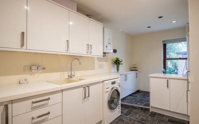 Charming Wimbledon Park Home close to Putney Heath