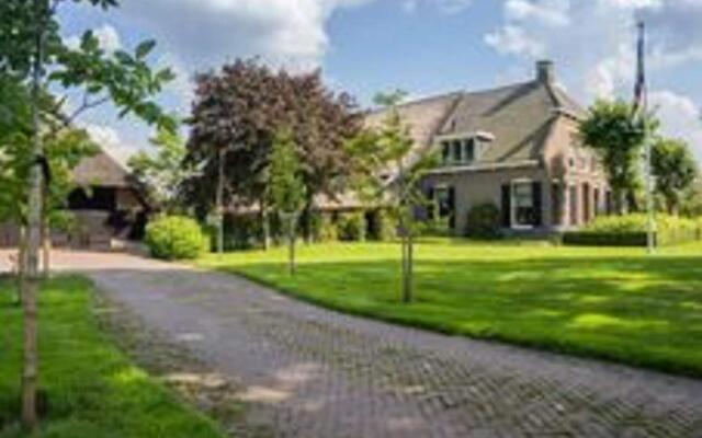 Grandeur Farmhouse in Dwingeloo at a National Park