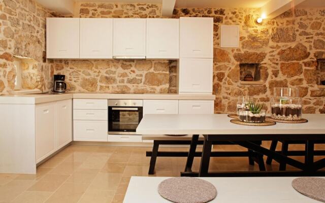 Amazing Home in Bol With 5 Bedrooms, Jacuzzi and Wifi