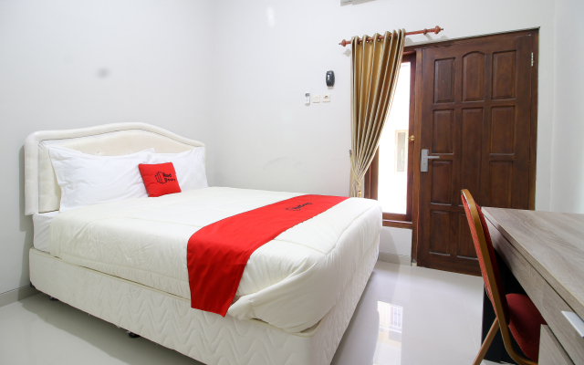 RedDoorz Plus near STIE YKPN