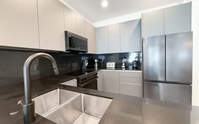 Upstay - Modern Family Townhouse w Private Pool