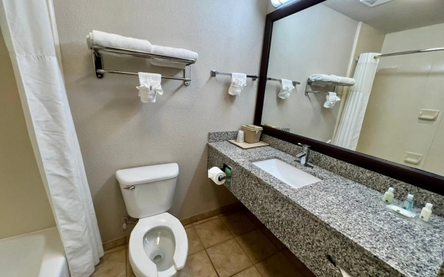 Quality Inn & Suites, Near University