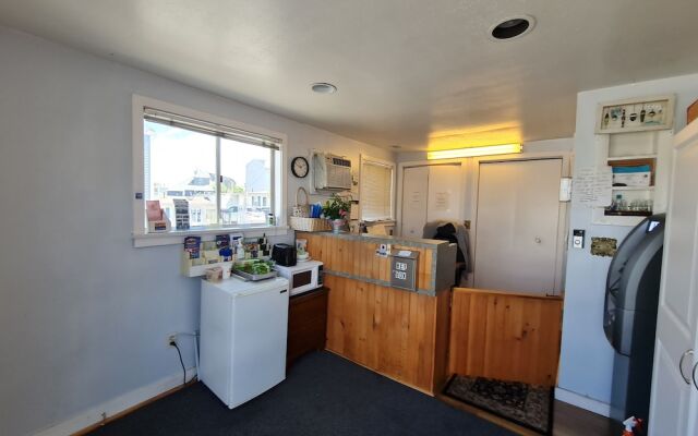 Flagship Motor Court