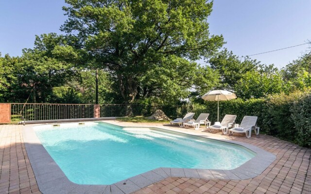 Cozy Holiday Home in Saint-Denis with Swimming Pool