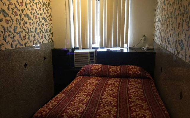 Hollywood 7 Star Motel