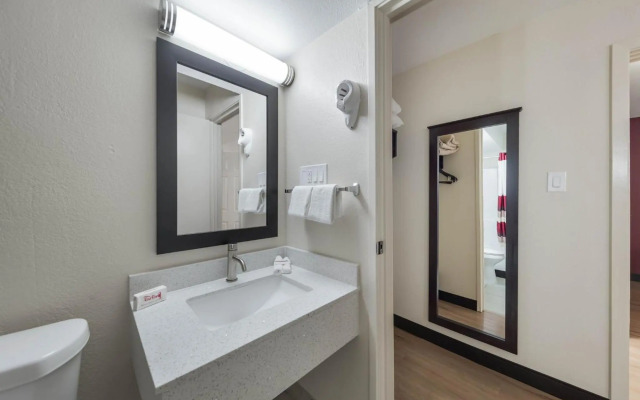 Red Roof Inn & Suites Denton