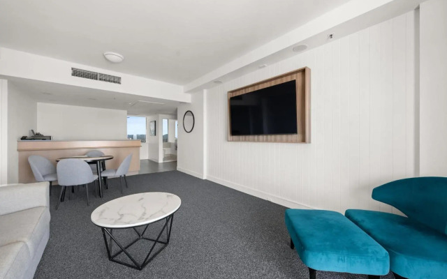 Crowne Plaza Surfers Paradise by IHG