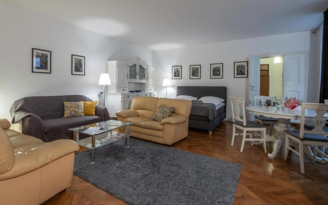 Apartman Carolinum
