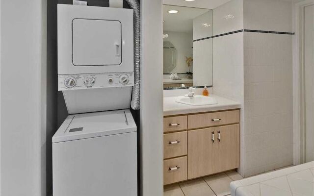 Valley Isle 705 by RedAwning