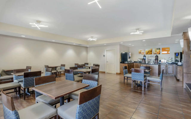 Comfort Suites East