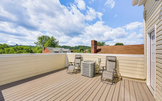 Modern Pittsburgh Home w/ Rooftop Deck & Backyard