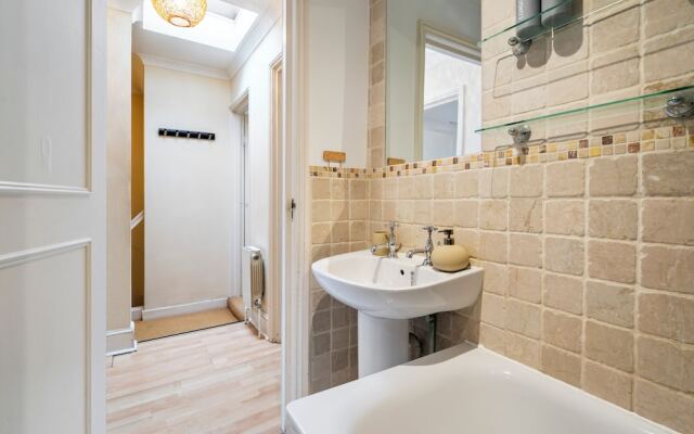 Charming London Apartment With 2 Bedrooms