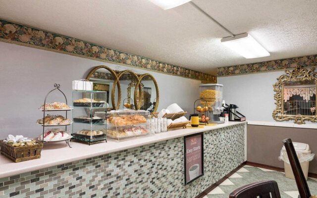 Super 6 Inn and Suites