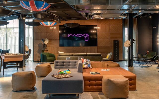 MOXY London Heathrow Airport