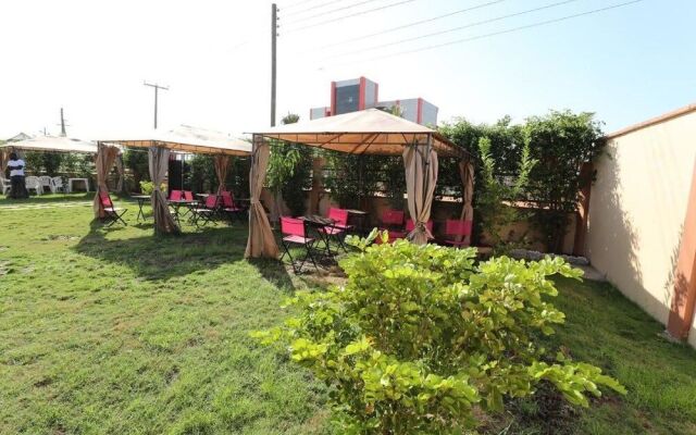 Parigha Hotel