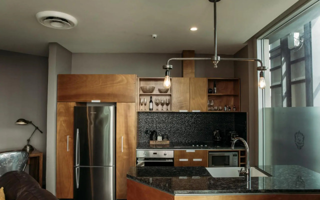 King and Queen Hotel Suites
