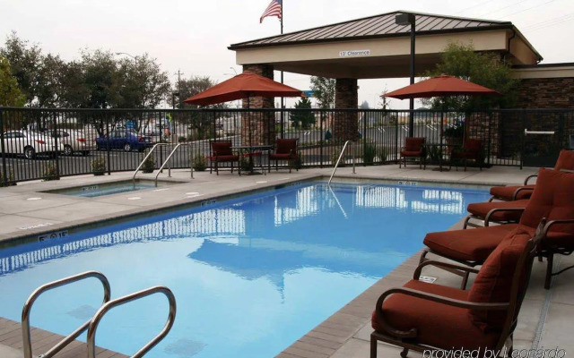 Hampton Inn and Suites Roseville