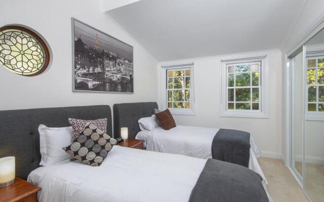 THE ELMS Berry Berry and Surrounds 4pm check out Sundays