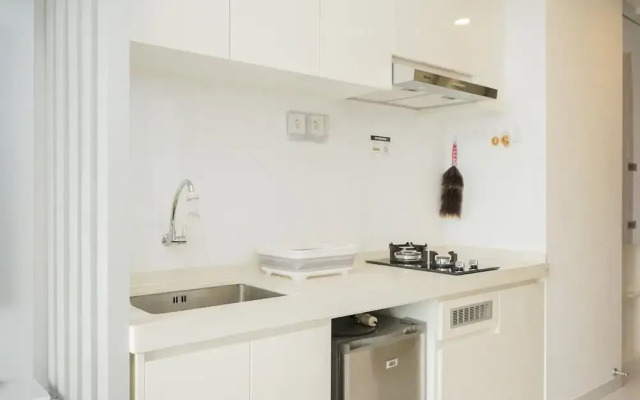 Homey And Warm Studio At Sky House Bsd Apartment