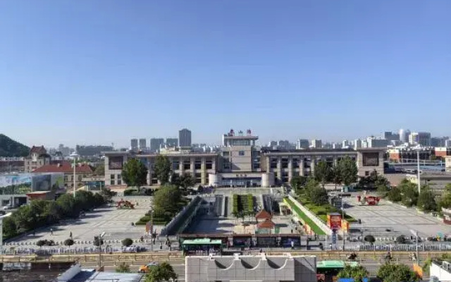 Homeinn Plus Hotel (Tai'an Taishan Railway Station Ginza Plaza)